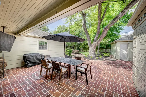 $725,000 | 2914 Ann Arbor Drive, Houston, TX 77063