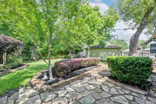 $725,000 | 2914 Ann Arbor Drive, Houston, TX 77063