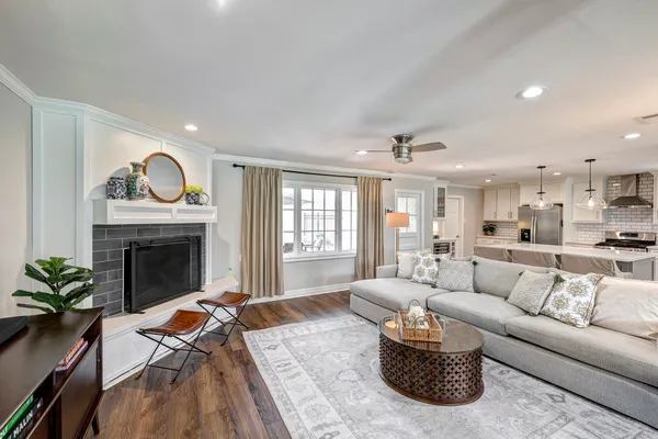 $725,000 | 2914 Ann Arbor Drive, Houston, TX 77063