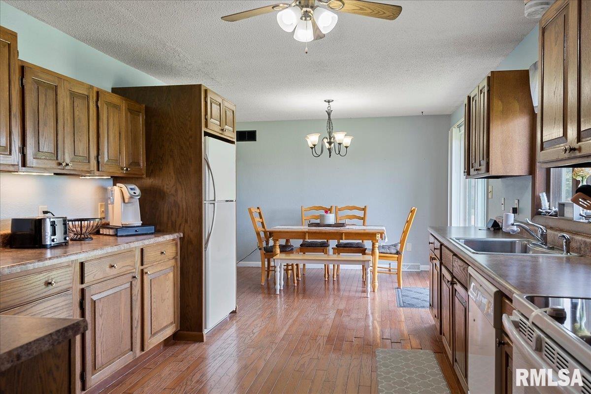 384 South Bradfordton Road Springfield, IL 62711 - Photo 12 of 33