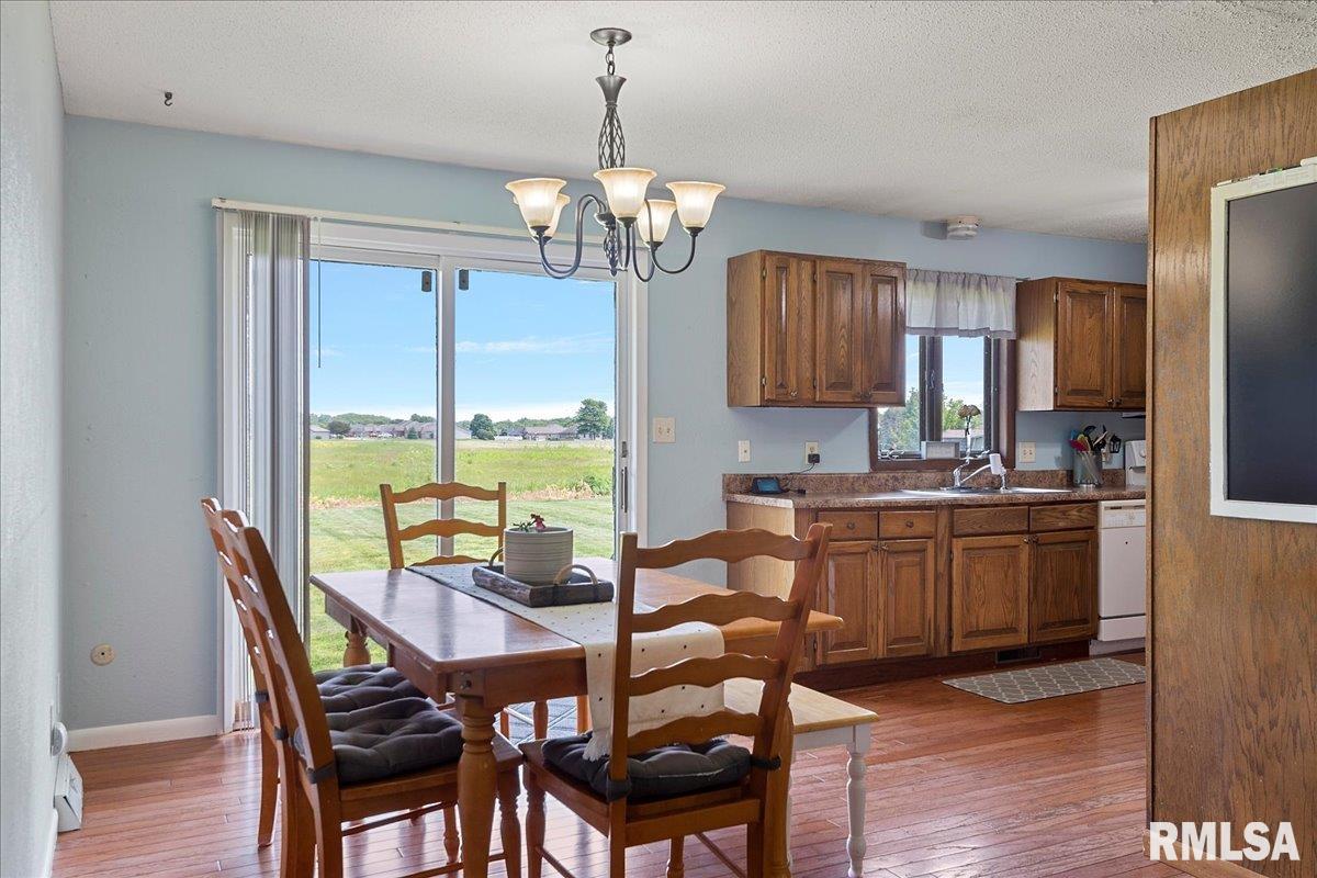 384 South Bradfordton Road Springfield, IL 62711 - Photo 9 of 33