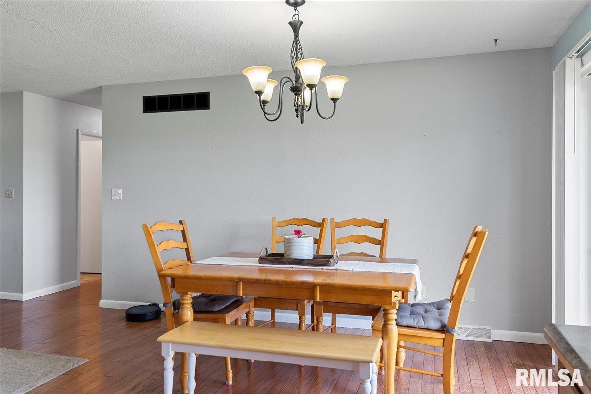 384 South Bradfordton Road Springfield, IL 62711 - Photo 10 of 33