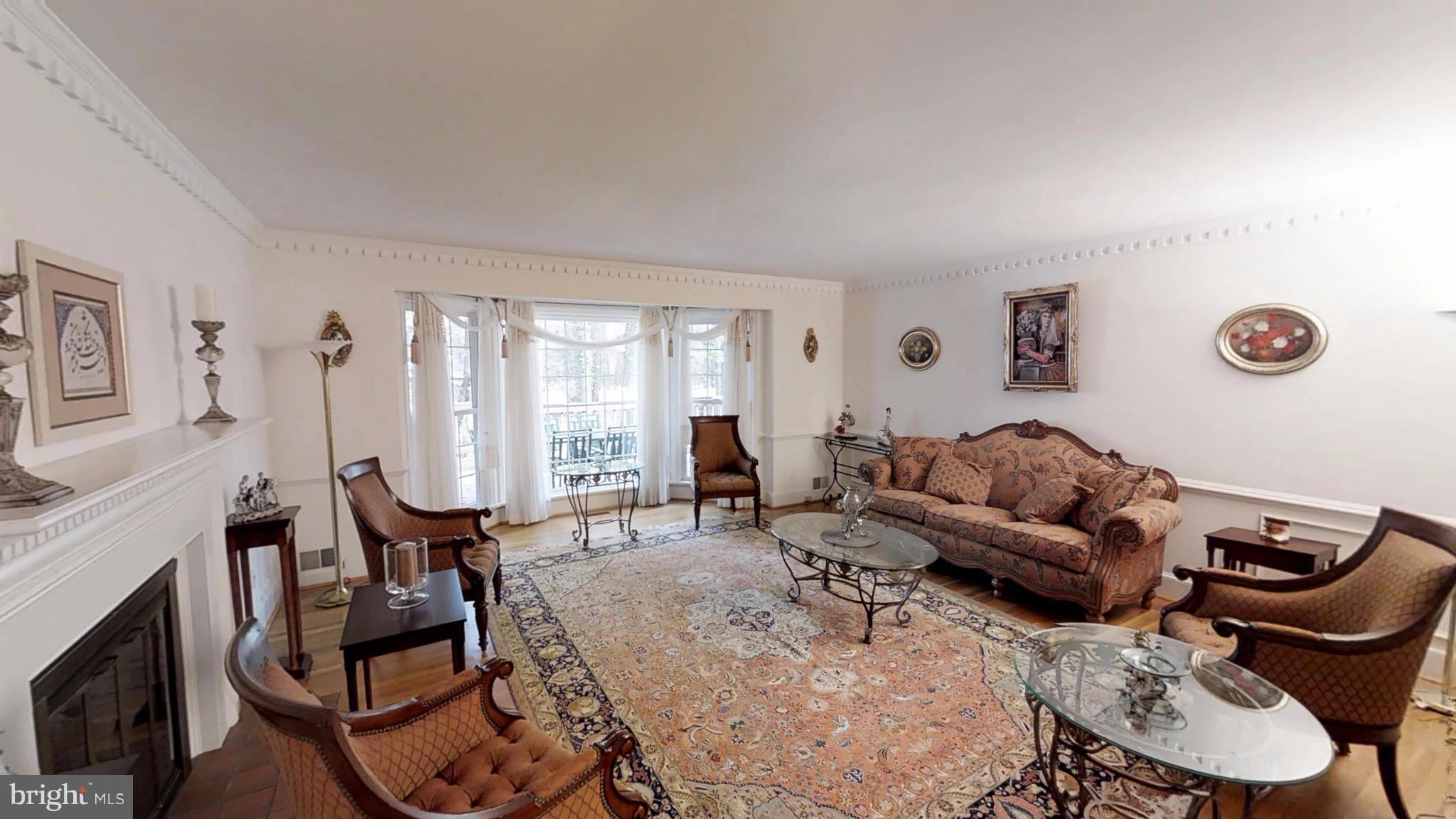 12007 Whip Road Reston, VA 20191 - Photo 4 of 25 Living Room