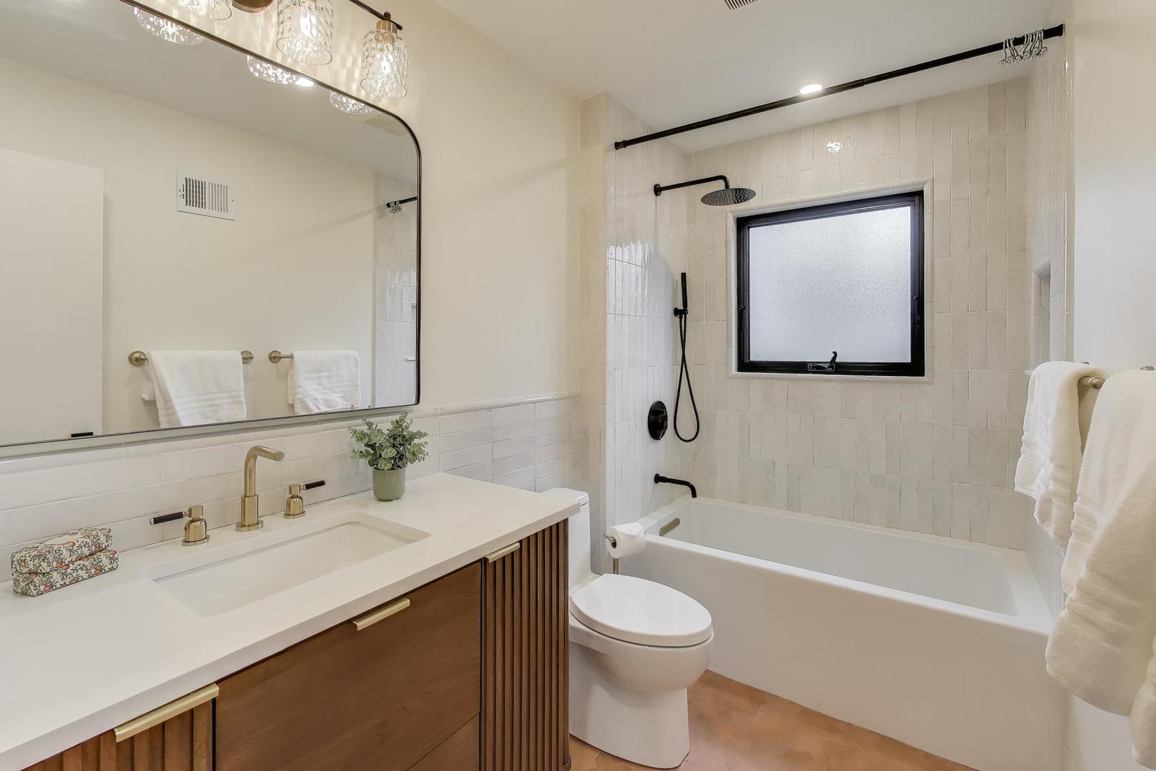 3530 Hillside Road Evanston, IL 60201 - Photo 14 of 27 a bathroom with a sink a toilet and shower