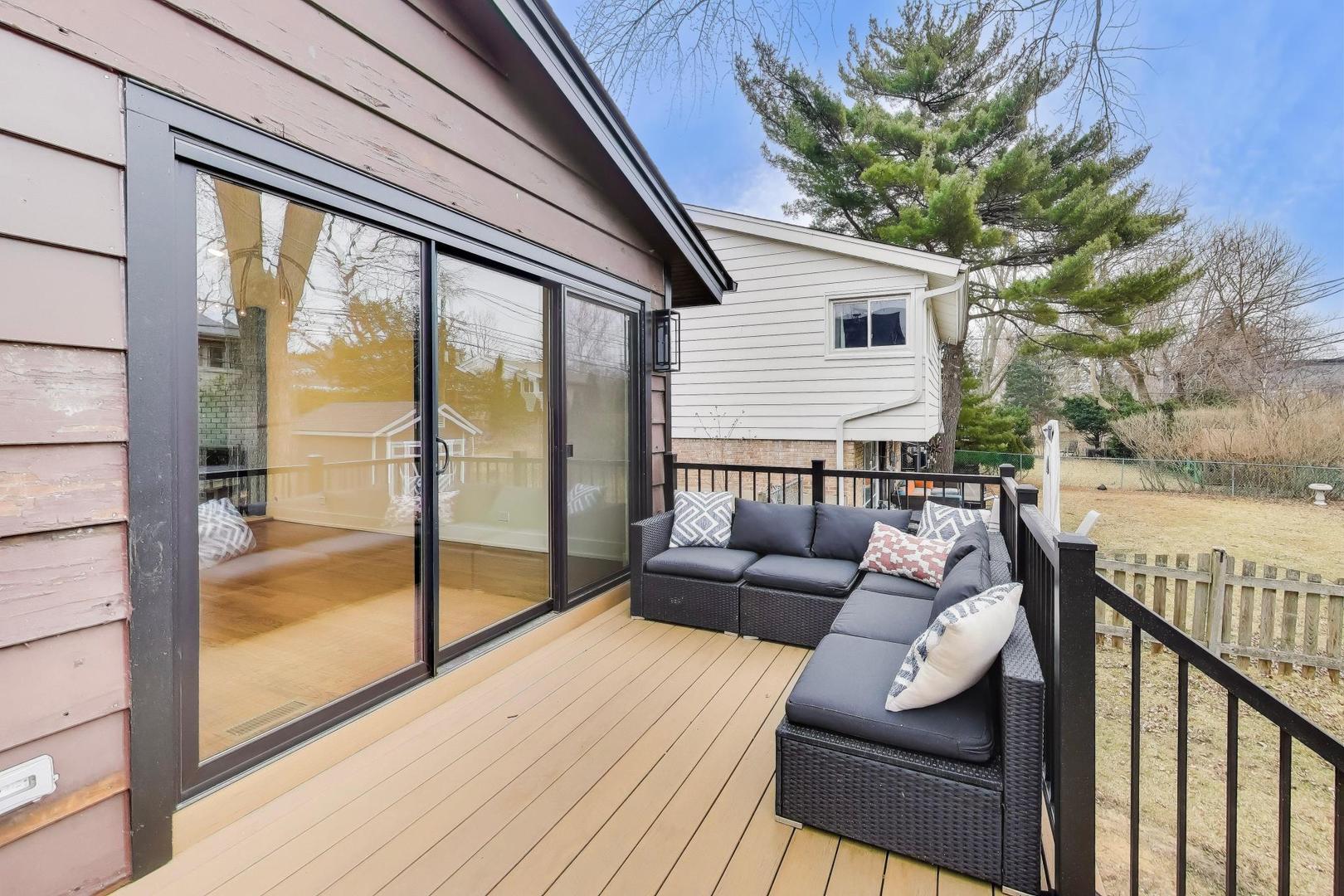 3530 Hillside Road Evanston, IL 60201 - Photo 20 of 27 a balcony with furniture and wooden floor
