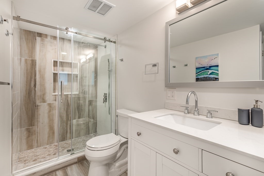 528 East 3rd Street, Unit 1 Boston, MA 02127 - Photo 4 of 20