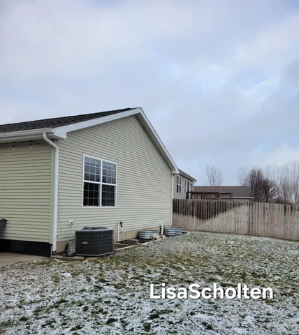 $285,000 | 9794 Crystal Circle, Zeeland, MI 49464