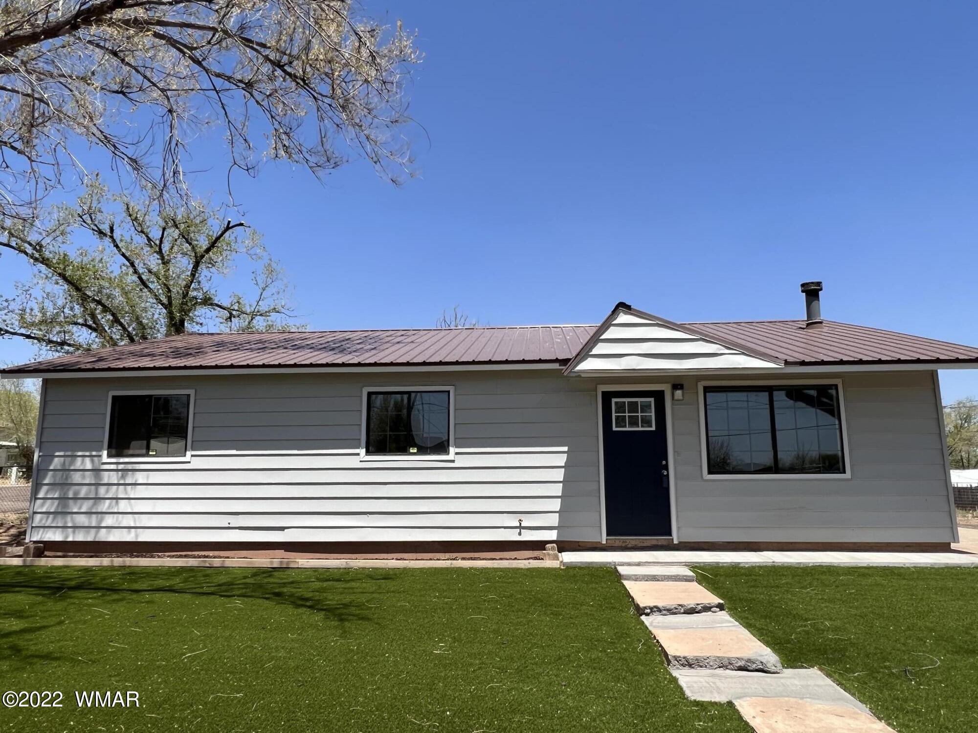 118 East 9th S Street Snowflake, AZ 85937 - Photo 3 of 19 a front view of a house with a yard