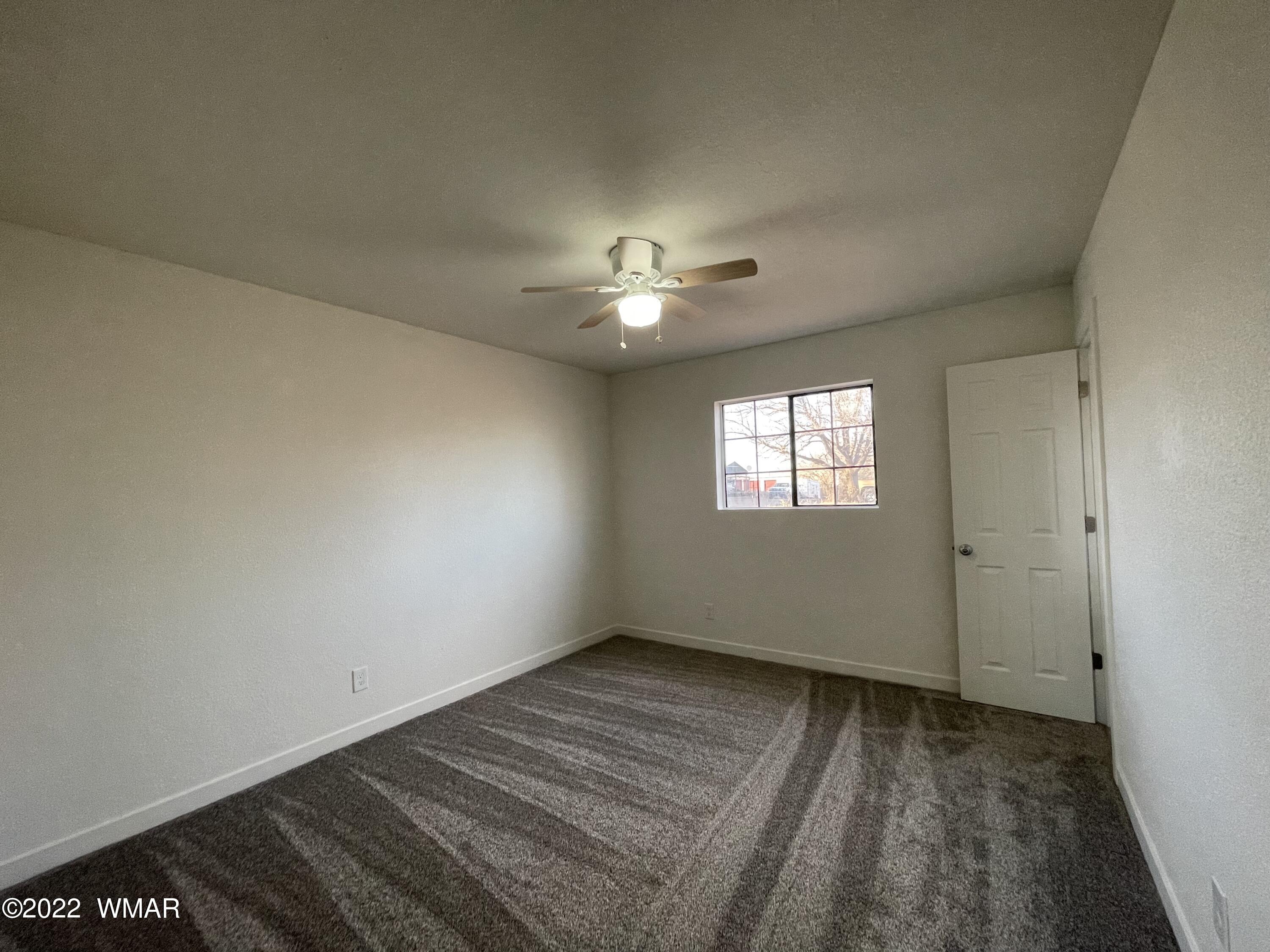 118 East 9th S Street Snowflake, AZ 85937 - Photo 8 of 19 a view of an empty room and a window