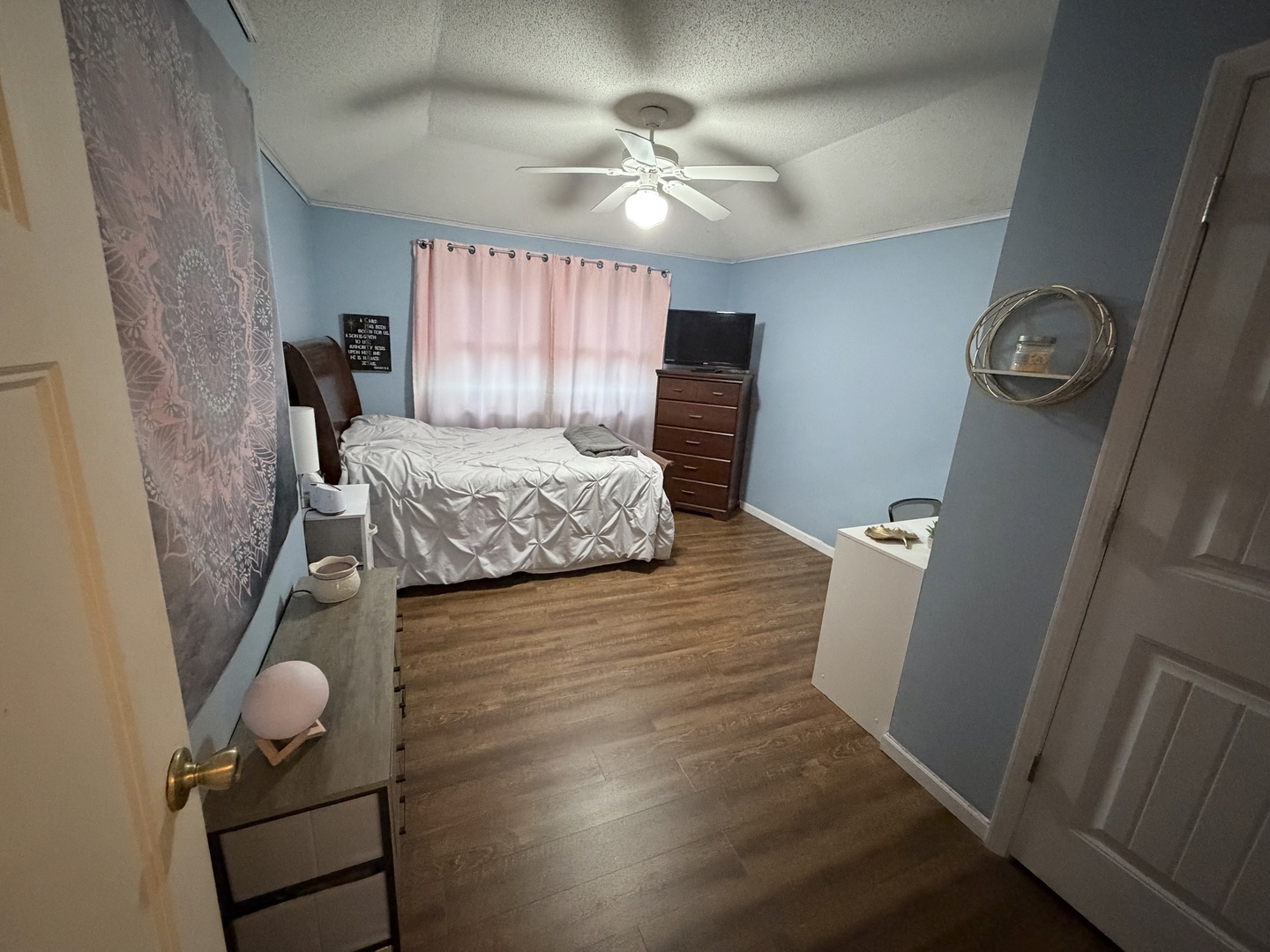 5179 Wright Road Alma, IL 62807 - Photo 14 of 28 a bedroom with furniture and a window