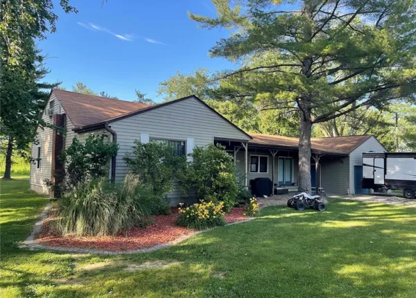 $290,000 | 5179 Wright Road, Alma, IL 62807