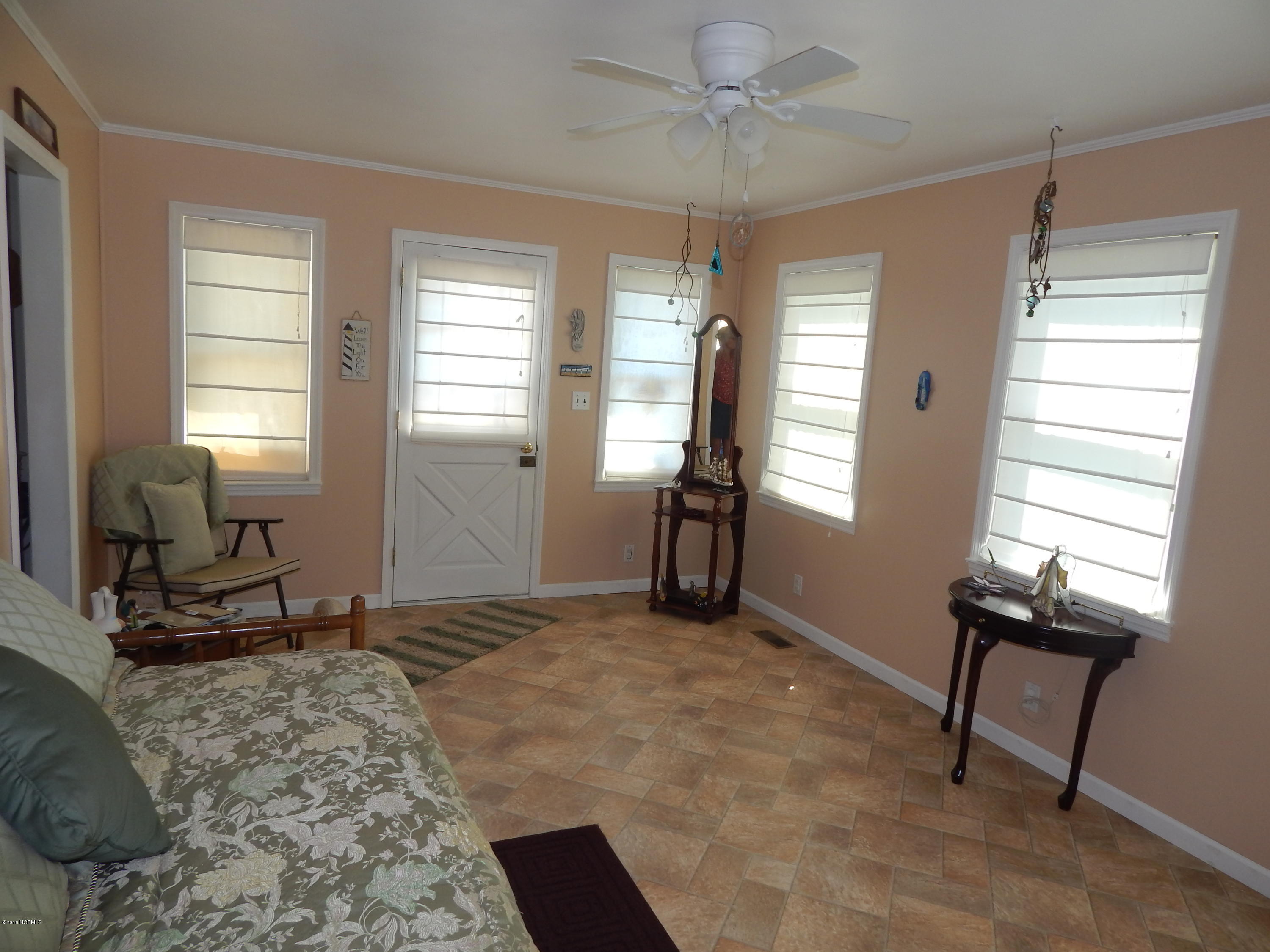 1178 Hibbs Road Newport, NC 28570 - Photo 11 of 23 Den/dining area