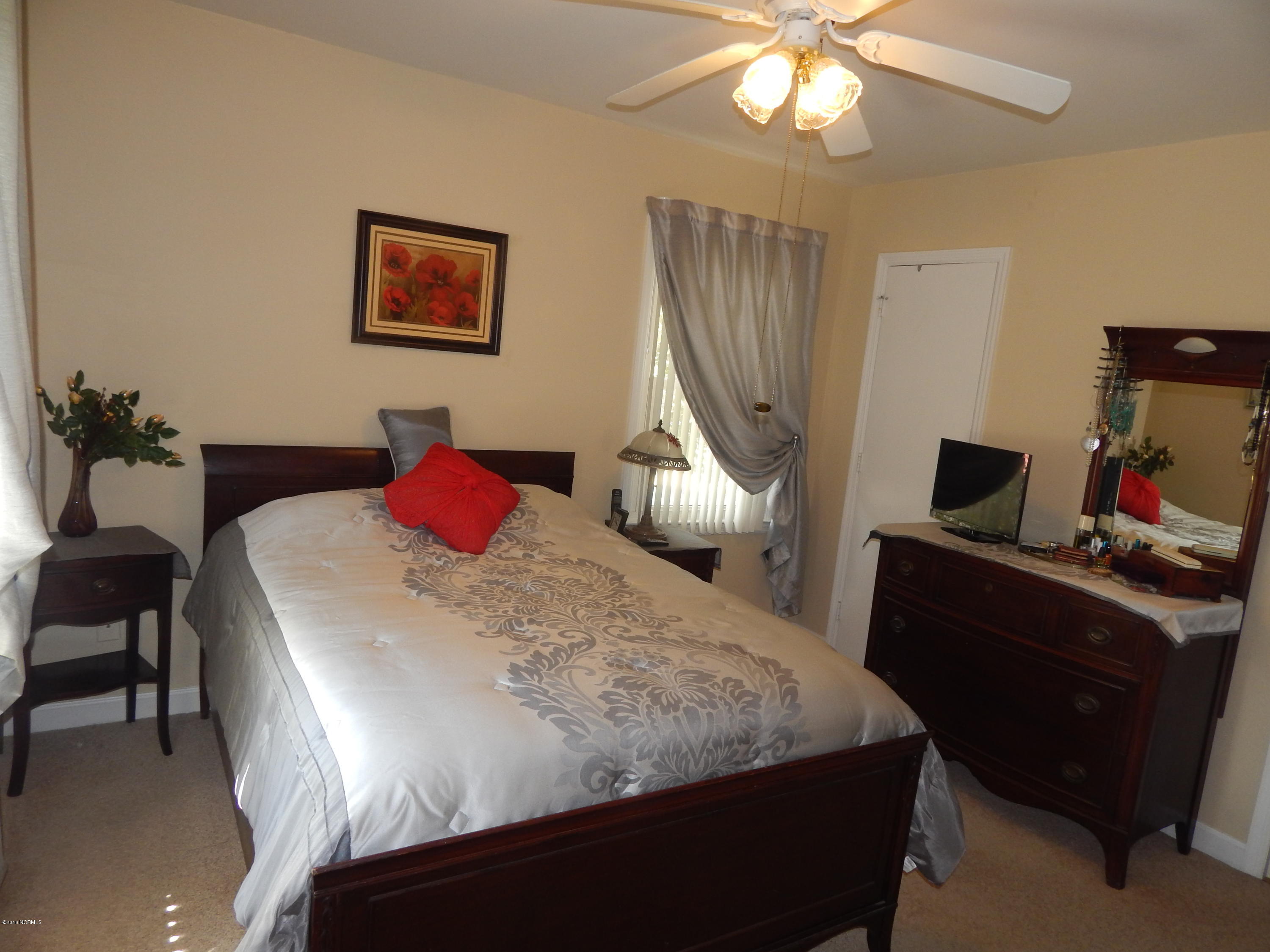 1178 Hibbs Road Newport, NC 28570 - Photo 12 of 23 Principal bedroom