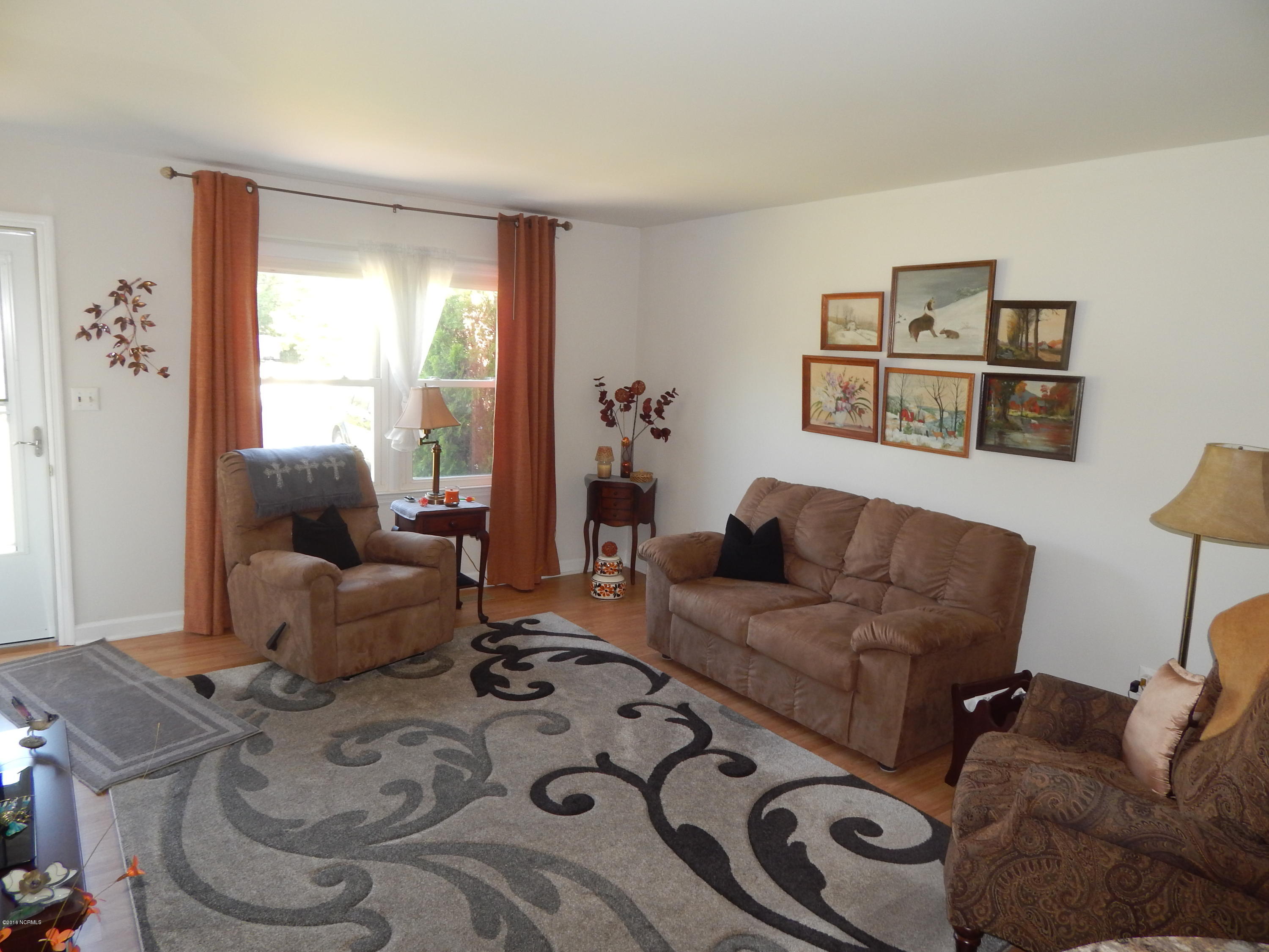 1178 Hibbs Road Newport, NC 28570 - Photo 3 of 23 Living room