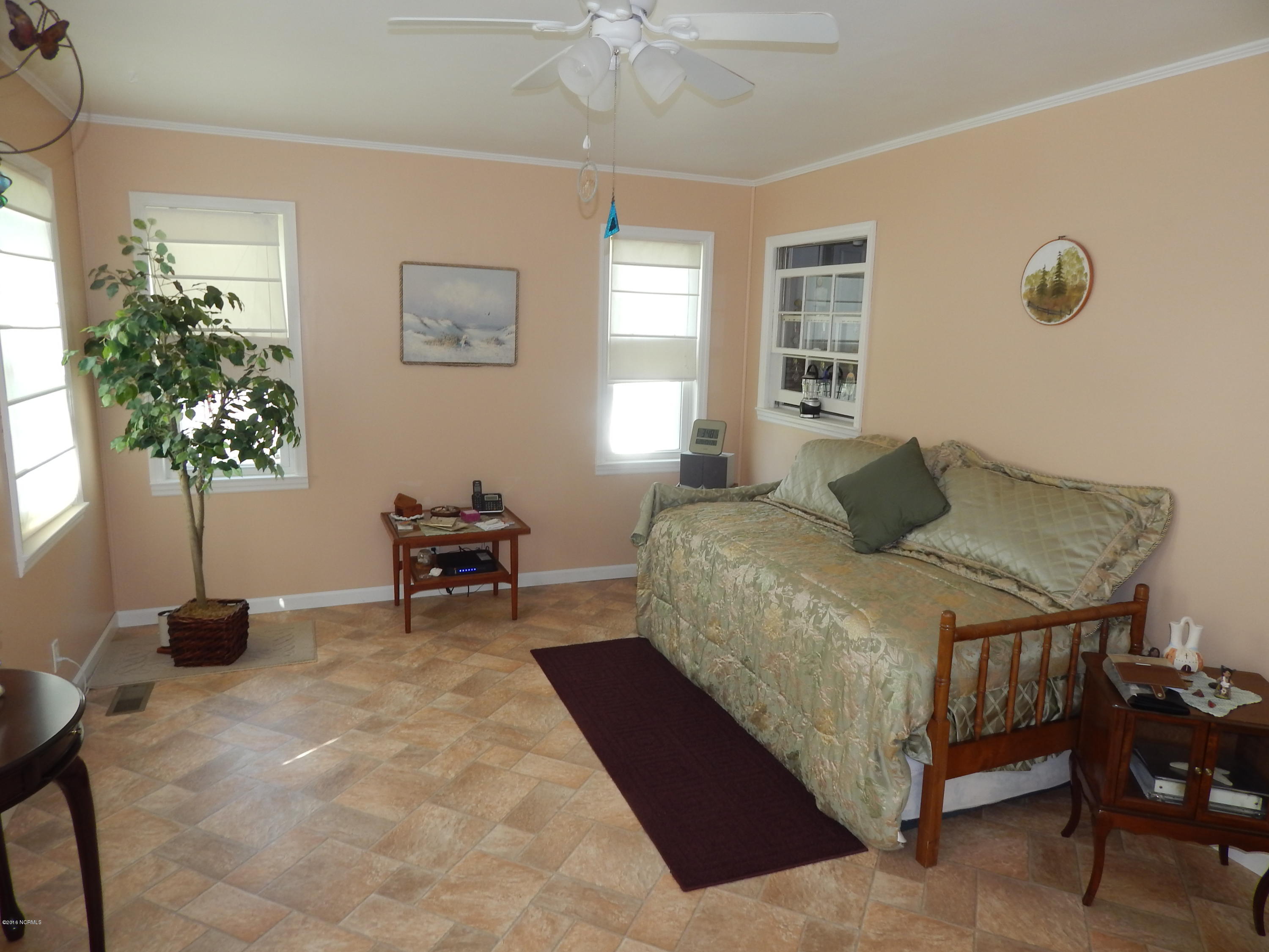1178 Hibbs Road Newport, NC 28570 - Photo 10 of 23 Den/dining area
