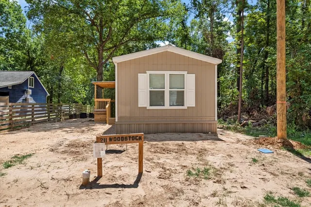 $1,550 | 211 Woodstock, Livingston, TX 77351