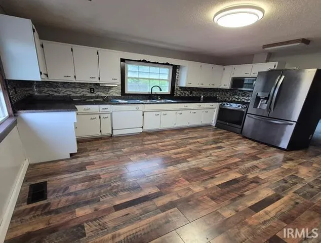 $209,900 | 219 Main Street, Modoc, IN 47358