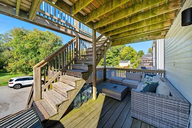 a view of a house with backyard and tree