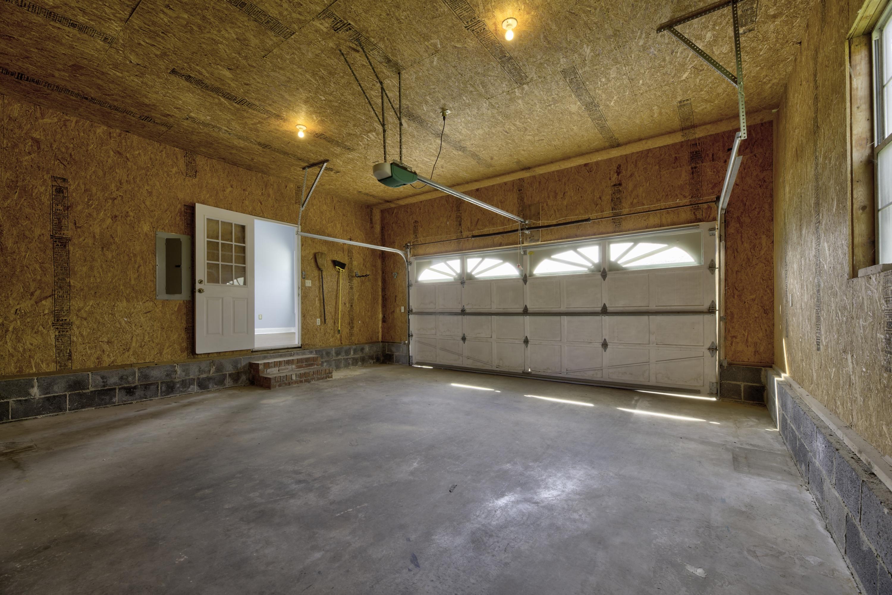 8405 Morin Road Chattanooga, TN 37421 - Photo 18 of 25 80 Garage_1_2T0A2499