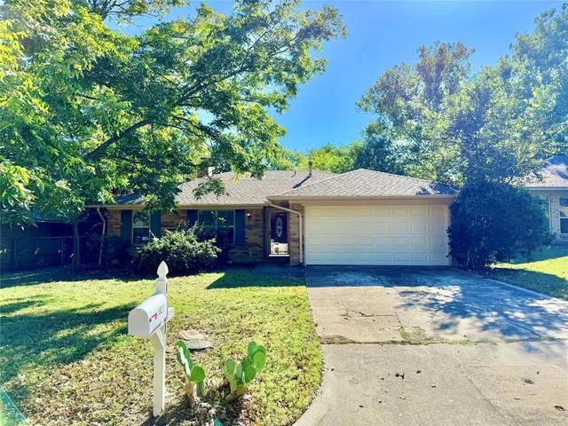 a front view of house with yard nad seating space