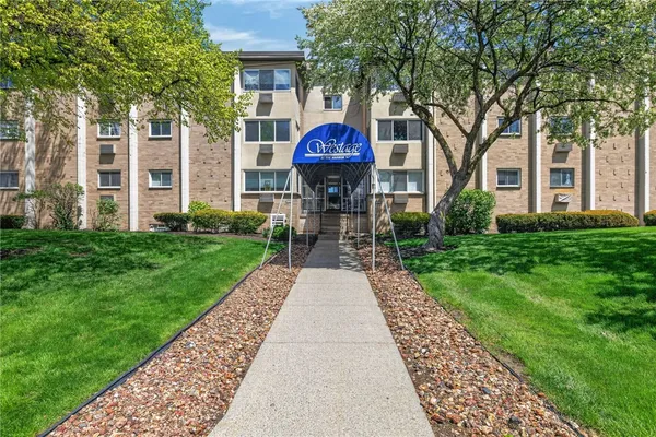 $158,000 | 905 Westage At The Harbor, Irondequoit, NY 14617