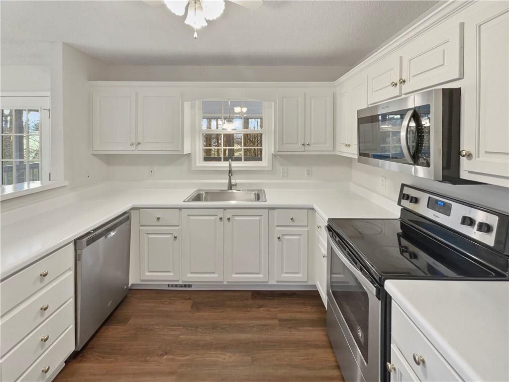 185 Thrasher Lane Jasper, GA 30143 - Photo 11 of 32 a kitchen with a sink stove and microwave