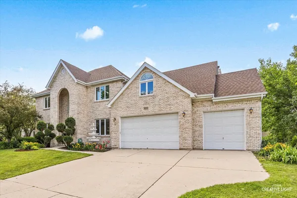 $785,000 | 1058 Courtland Place, Aurora, IL 60502