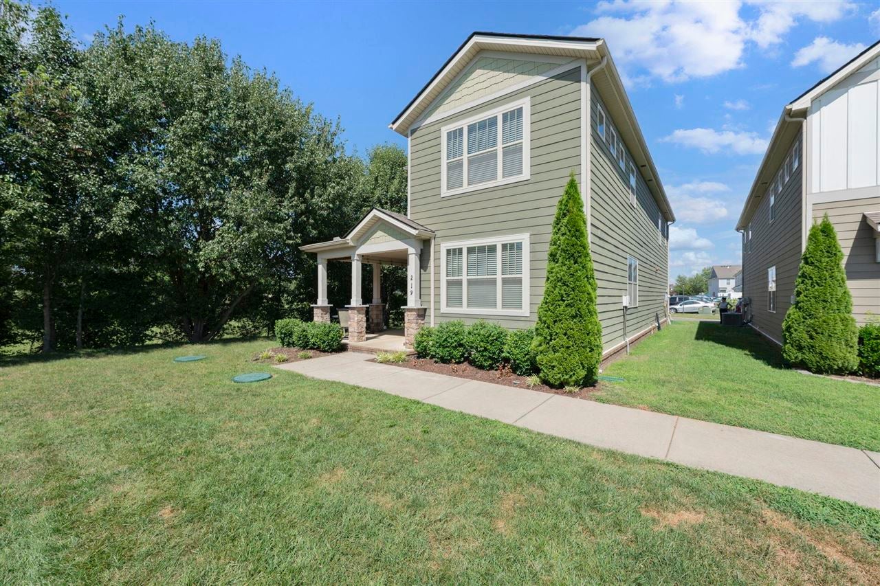 219 Manor Row Pleasant View, TN 37146 - Photo 3 of 32 Gallery Image 3