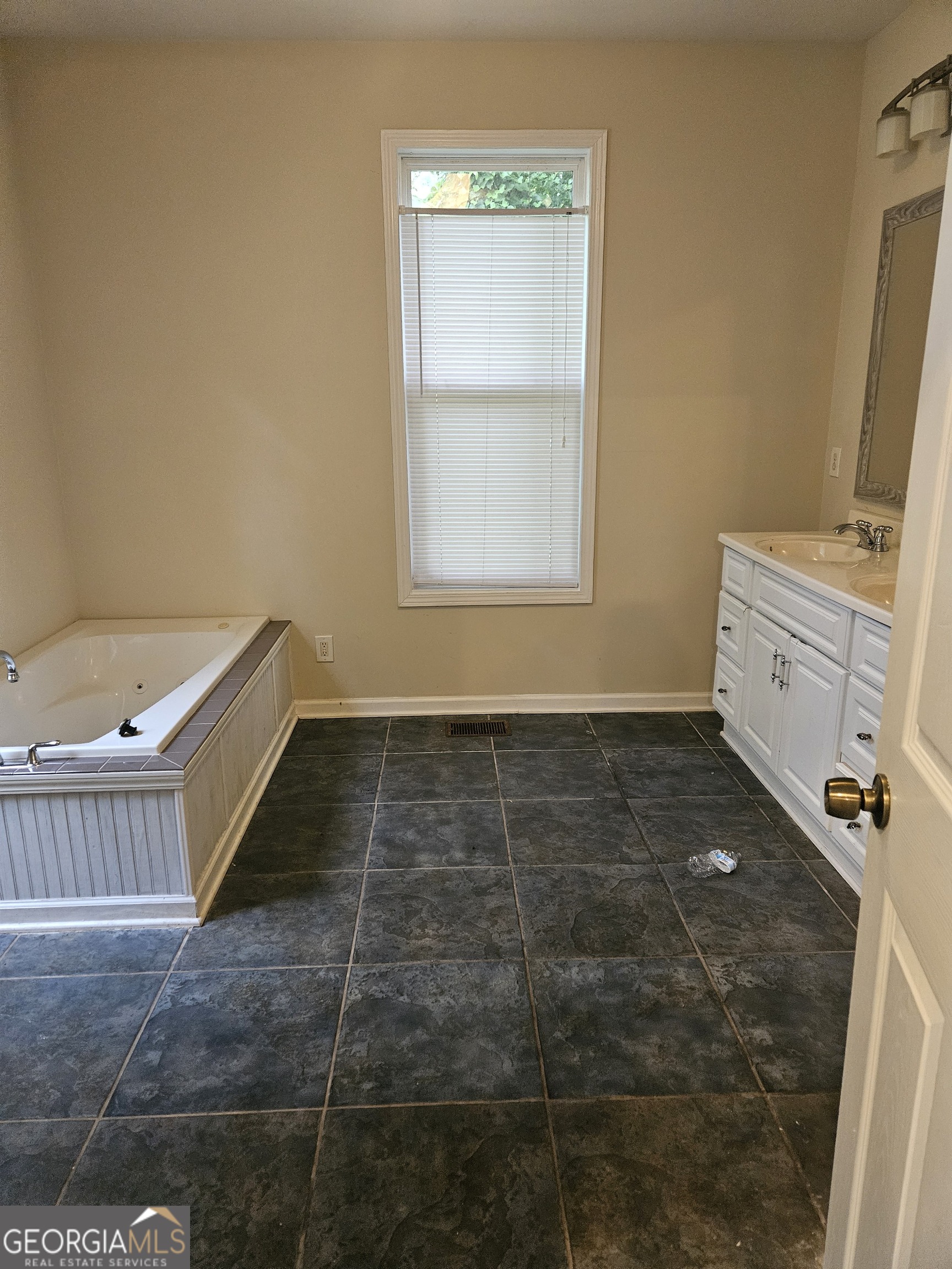 2001 Merle Circle Decatur, GA 30032 - Photo 3 of 11