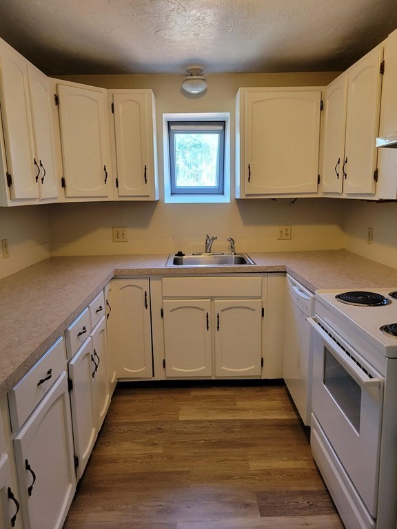 24 Bettys Pond Road, Unit F Barnstable, MA 02601 - Photo 5 of 7