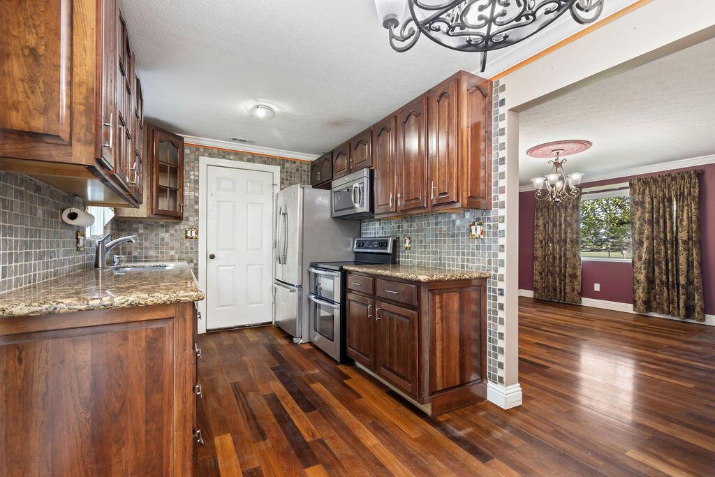 6733 Johnson Road Galloway, OH 43119 - Photo 10 of 44 Kitchen