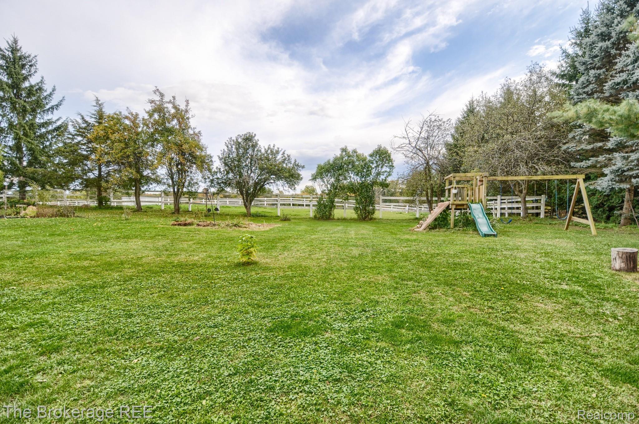 2304 East Cook Road Grand Blanc, MI 48439 - Photo 5 of 32 SD3_4551-HDR(5).jpg