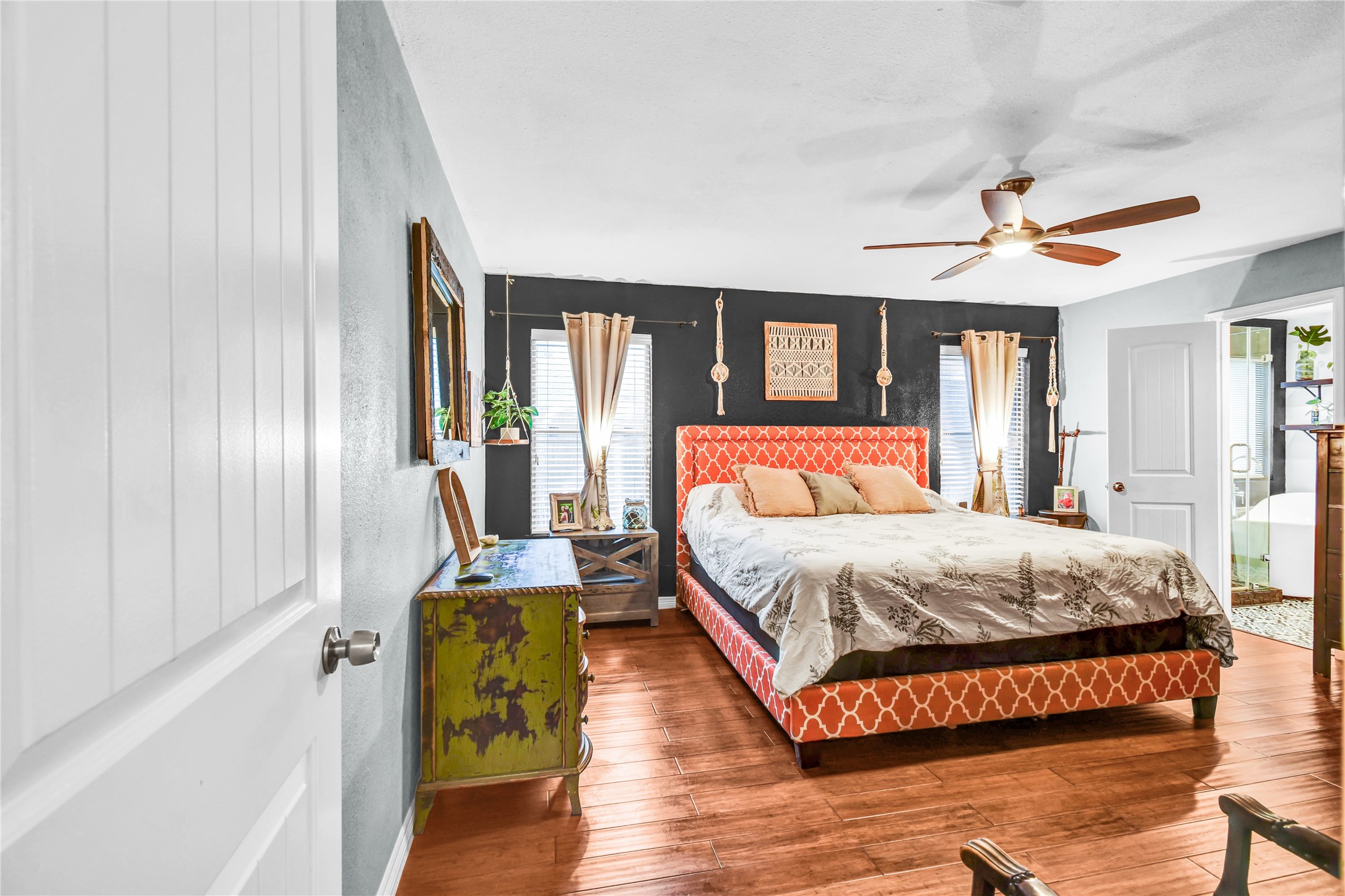 257 North Ranch House Road Angleton, TX 77515 - Photo 31 of 49 large primary bedroom