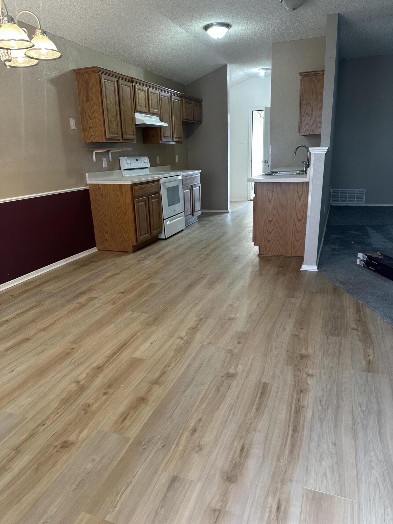 1708 77th Street Lubbock, TX 79423 - Photo 17 of 59 Dining/Kitchen