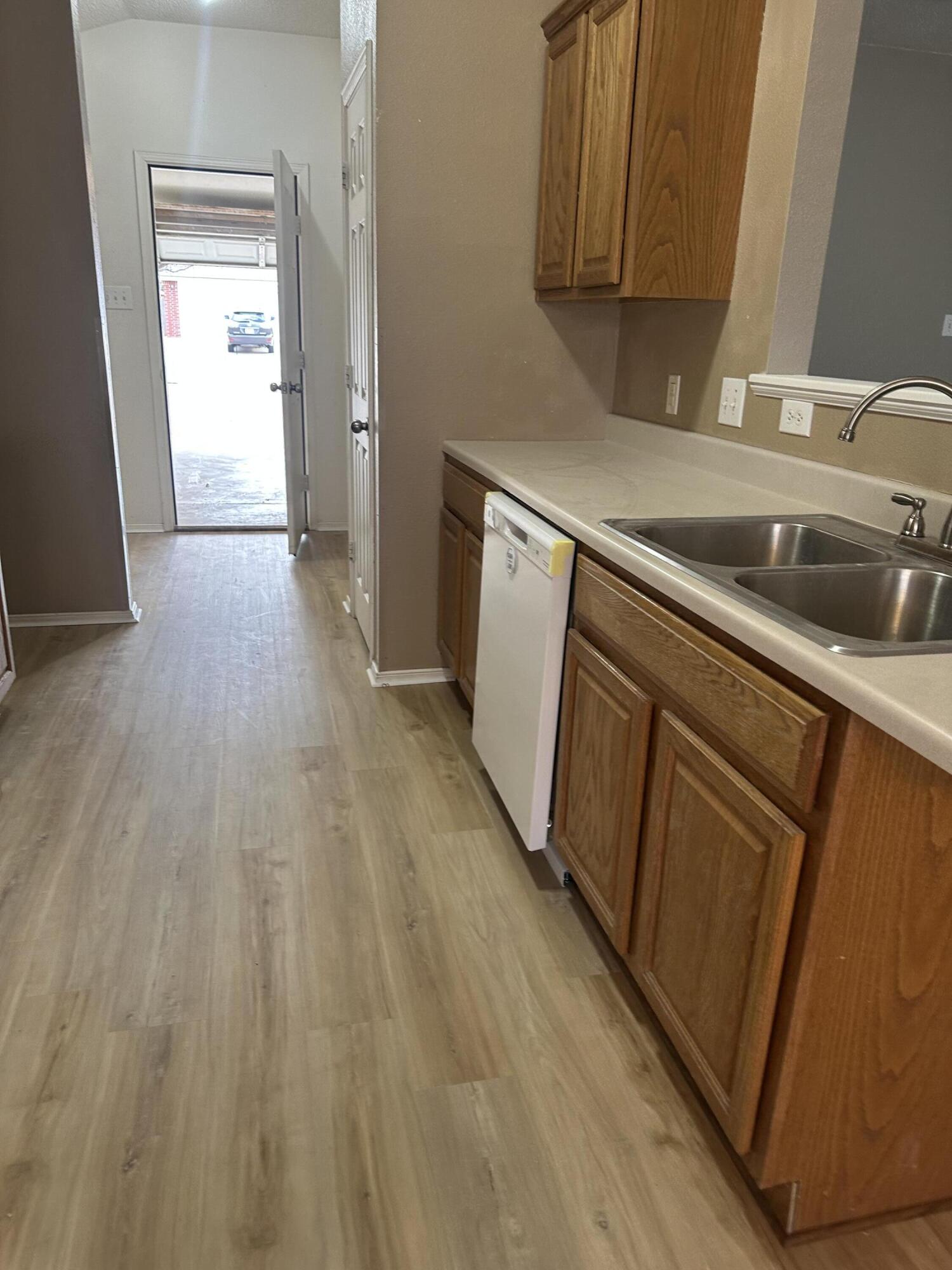 1708 77th Street Lubbock, TX 79423 - Photo 20 of 59 Kitchen
