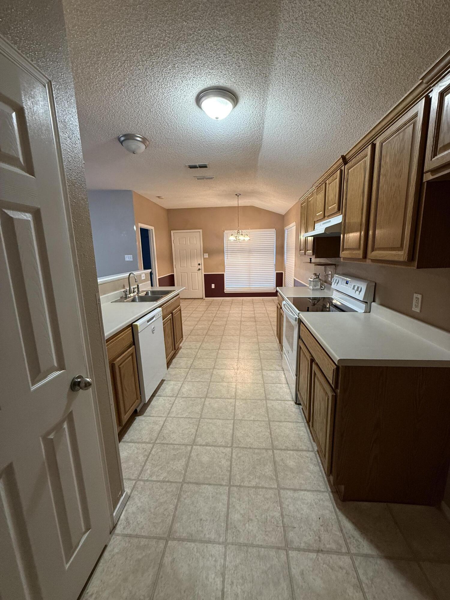 1708 77th Street Lubbock, TX 79423 - Photo 20 of 60 Kitchen