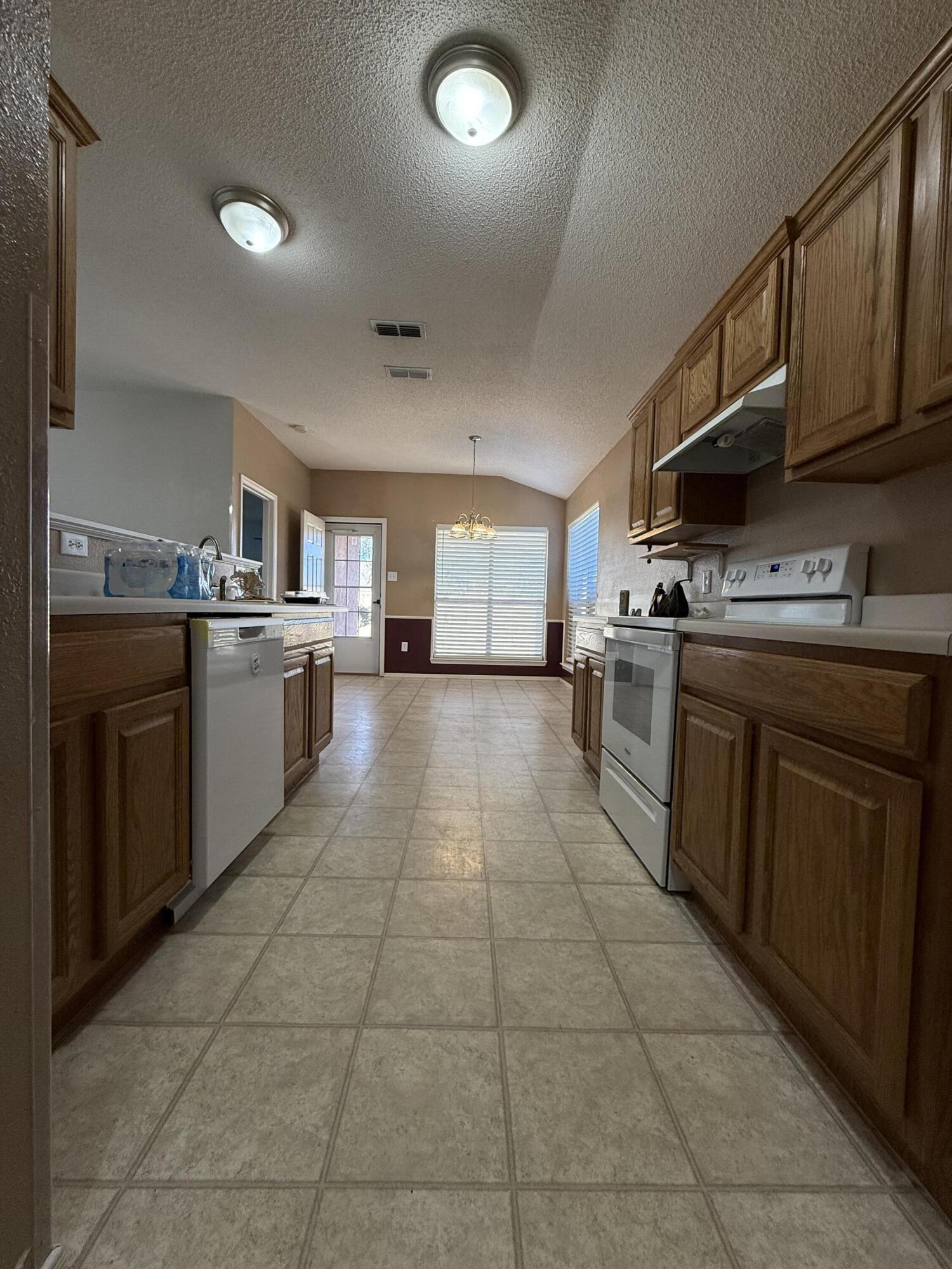 1708 77th Street Lubbock, TX 79423 - Photo 21 of 60 Kitchen