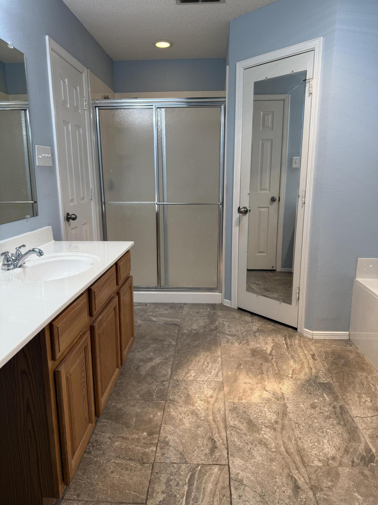 1708 77th Street Lubbock, TX 79423 - Photo 34 of 60 Primary Bath