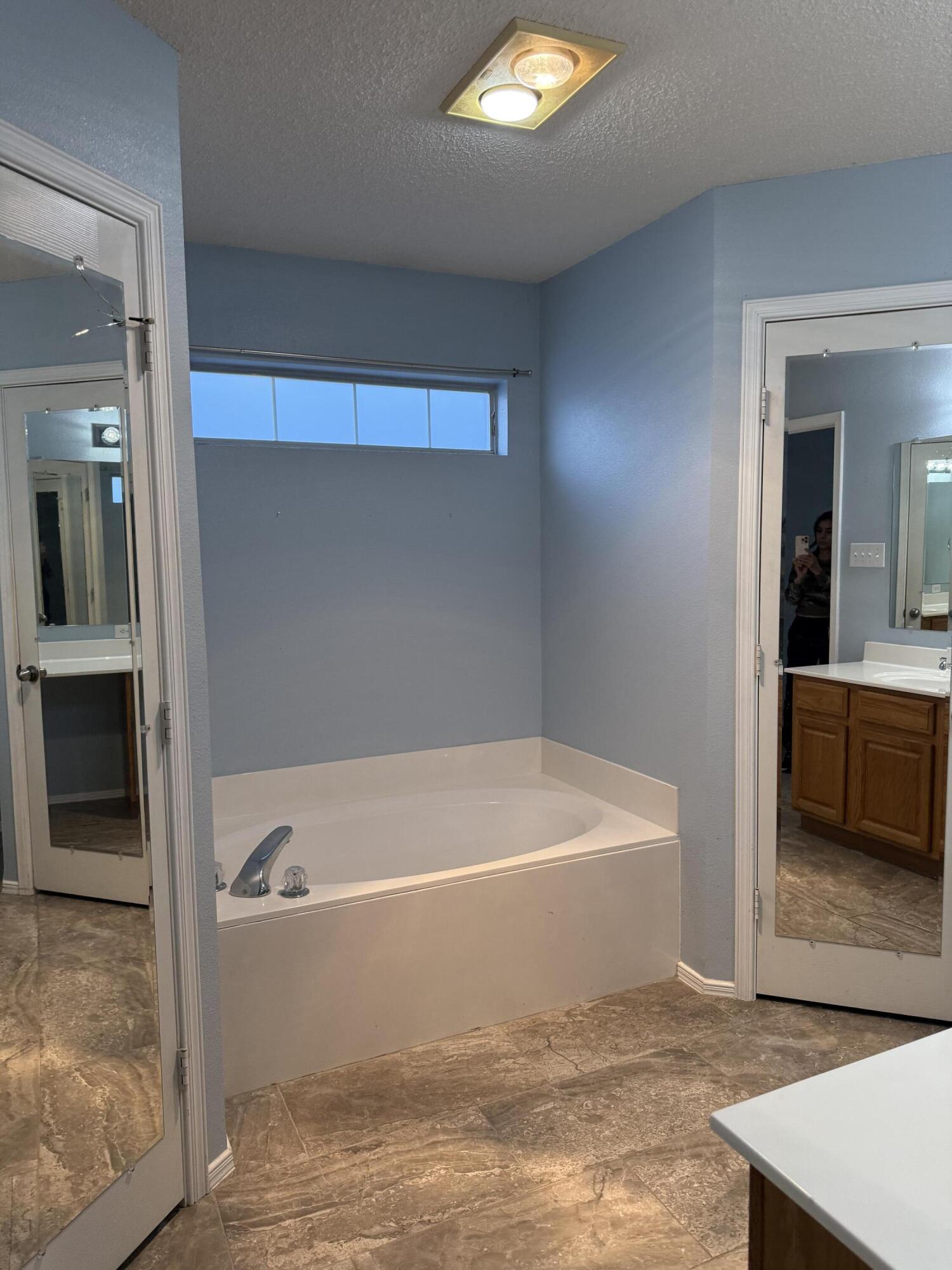 1708 77th Street Lubbock, TX 79423 - Photo 35 of 60 Primary Bath