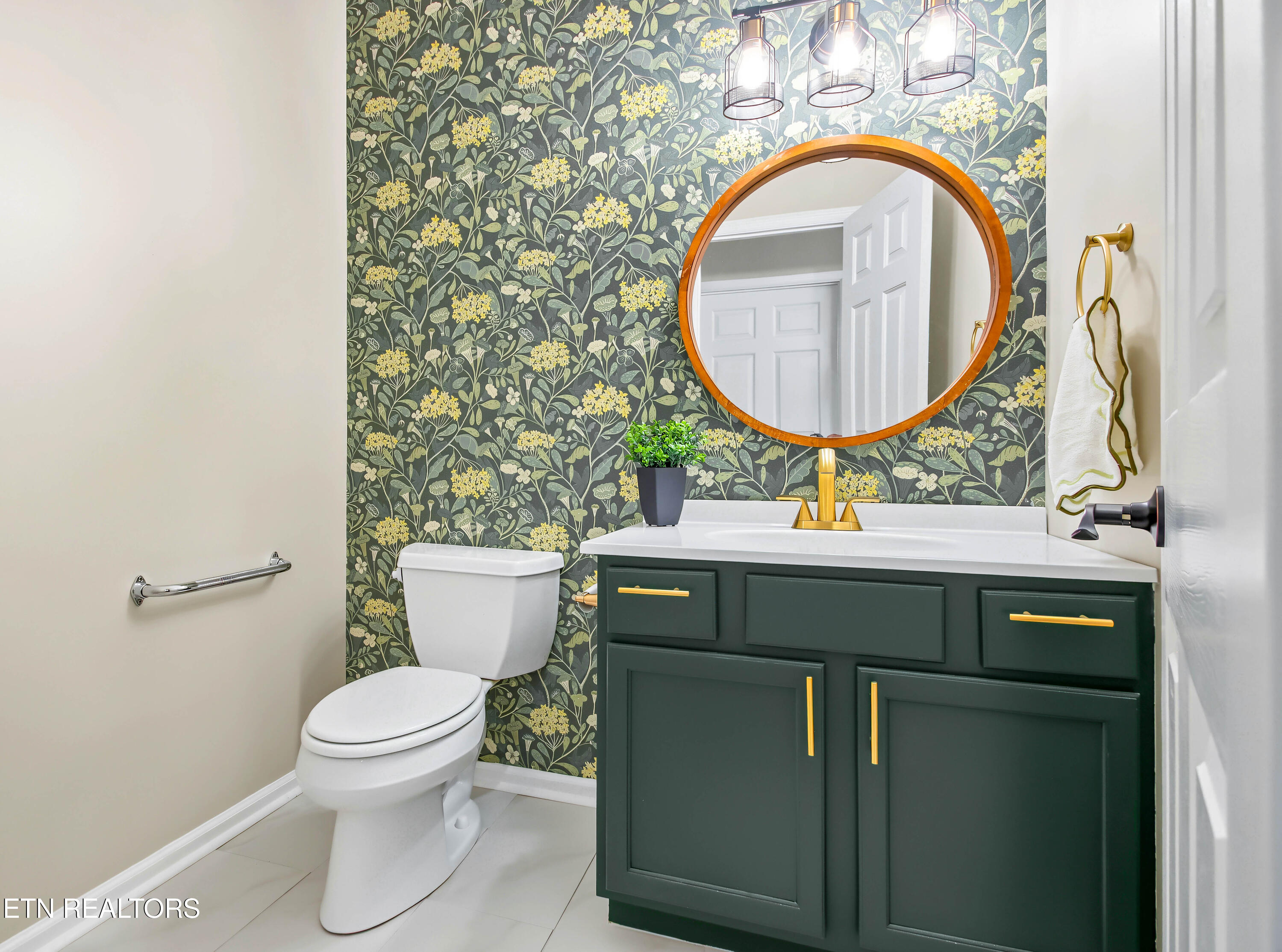 13182 Clear Ridge Road Knoxville, TN 37922 - Photo 17 of 60 Powder Room