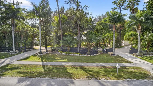 $650,000 | 17152 Sycamore Drive West, Loxahatchee, FL 33470
