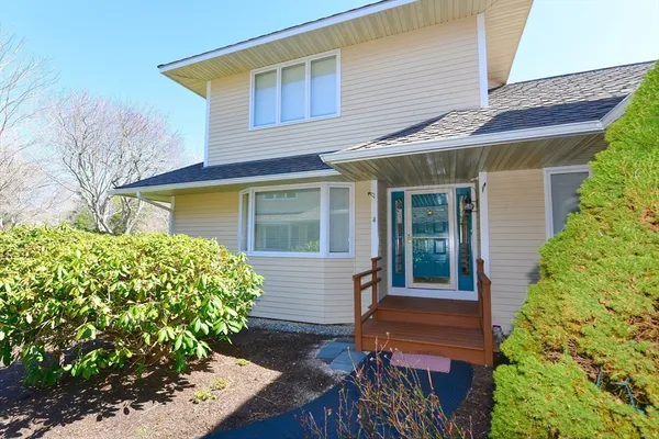 $3,300 | 4 Bittersweet Lane, Unit 4G YEARLY, Bourne, MA 02532