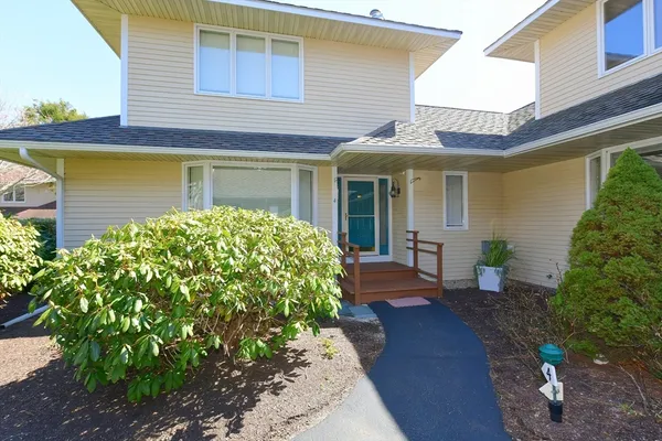 $3,300 | 4 Bittersweet Lane, Unit 4G YEARLY, Bourne, MA 02532