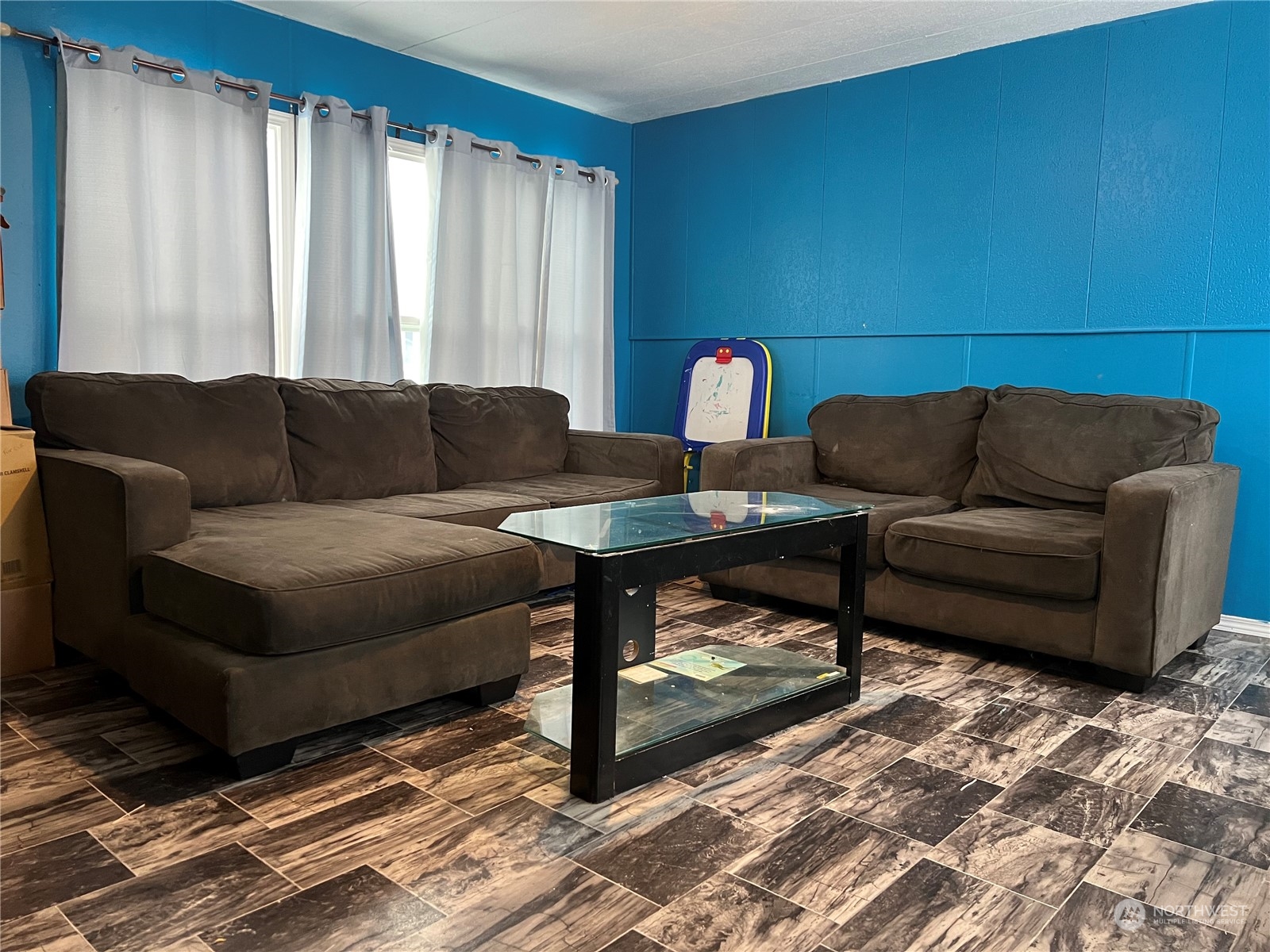 1331 West Pine Street, Unit 34 Walla Walla, WA 99362 - Photo 4 of 10 a living room with furniture and a window