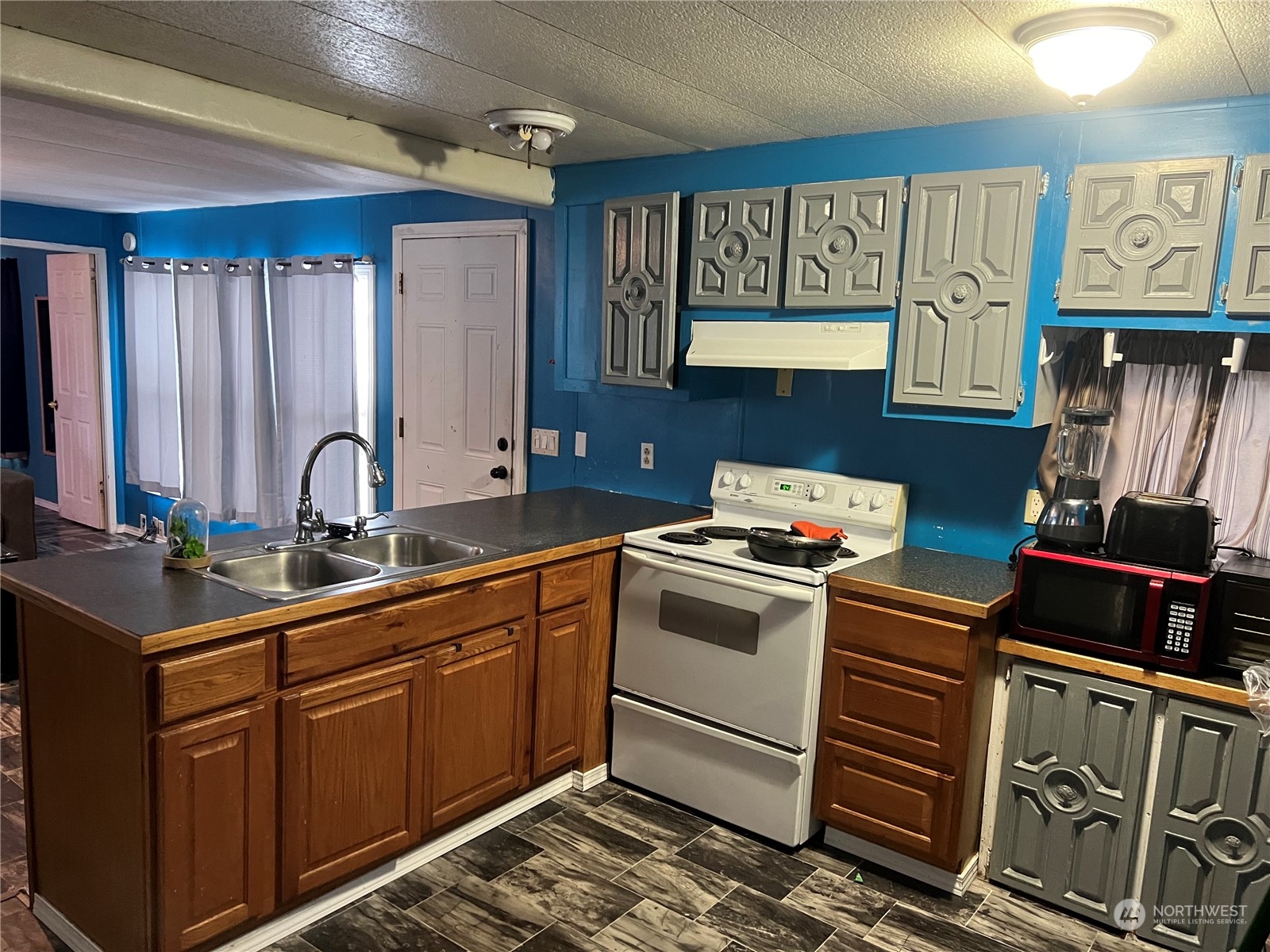 1331 West Pine Street, Unit 34 Walla Walla, WA 99362 - Photo 7 of 10 a kitchen with stainless steel appliances granite countertop a stove and a sink