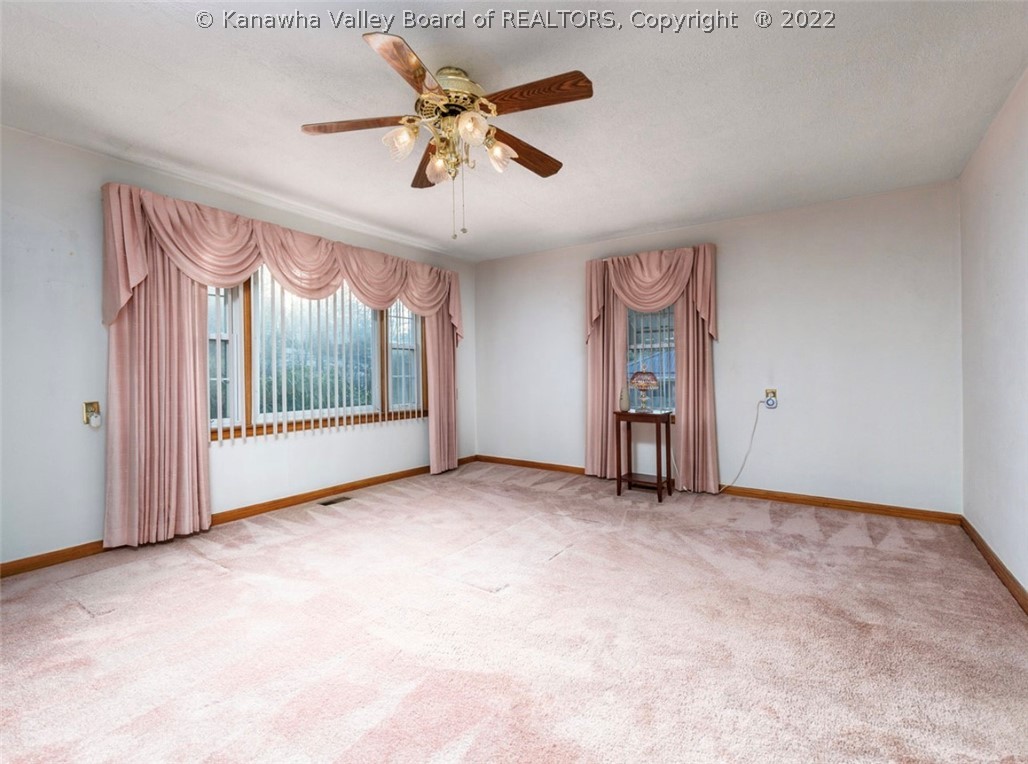 5257 Doc Bailey Road Charleston, WV 25313 - Photo 8 of 22 Living room
