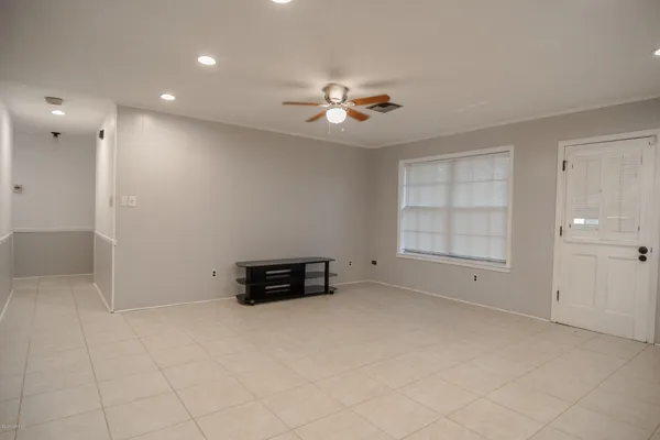 $1,750 | 111 Valencia Drive, Lafayette, LA 70506