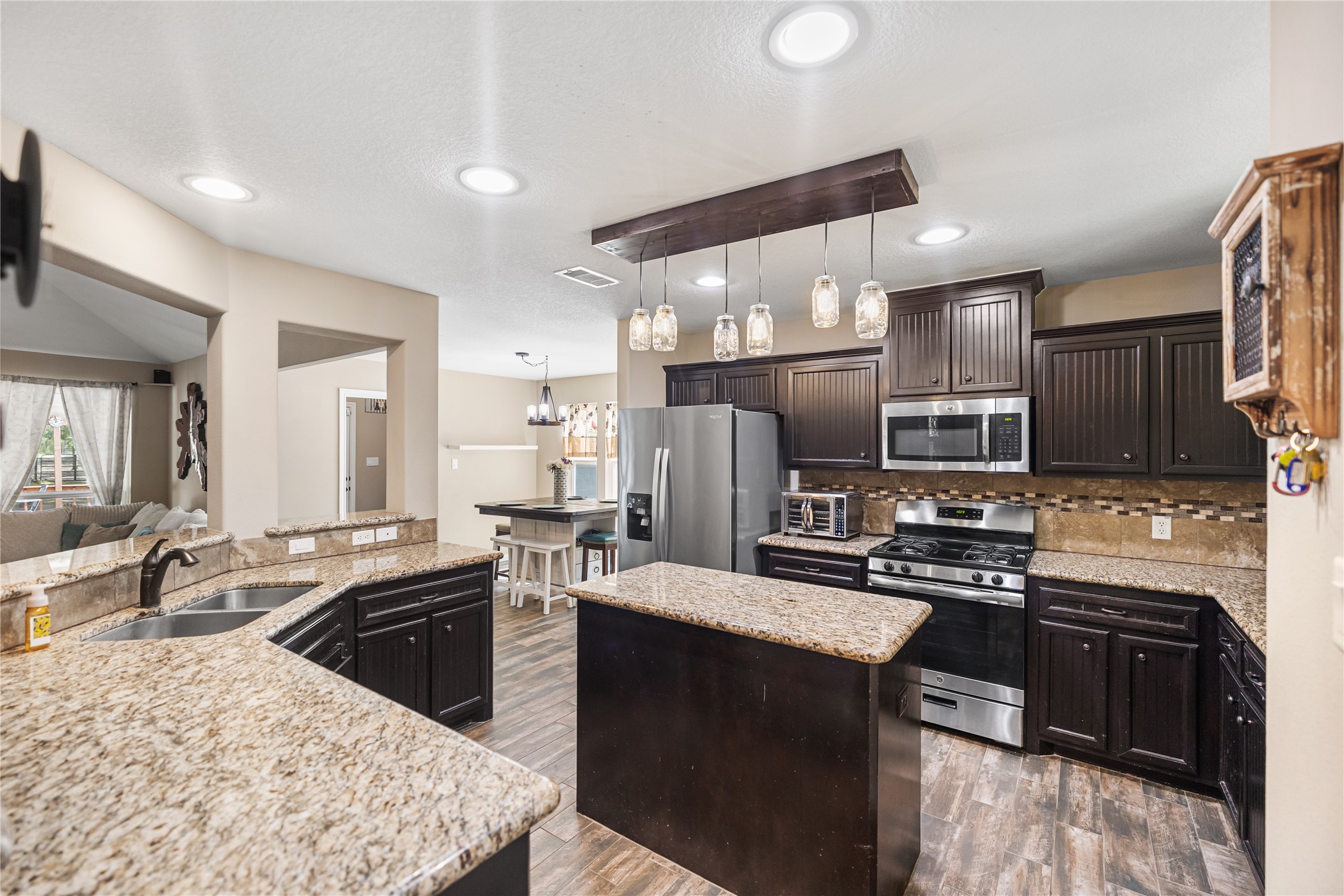 8997 Hickory Road Plantersville, TX 77363 - Photo 8 of 31