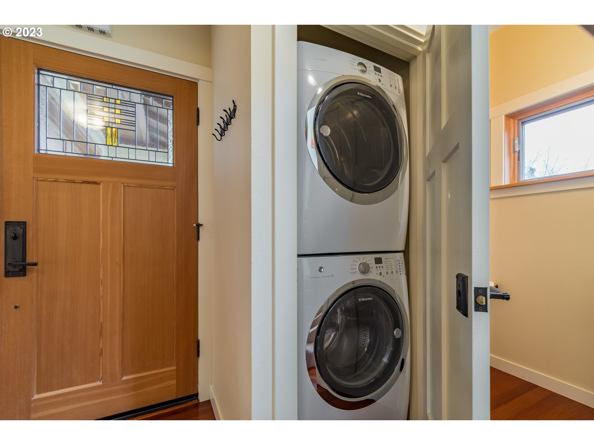 1410 Perdue Loop Eugene, OR 97401 - Photo 11 of 32 a view of a hallway with washer and dryer