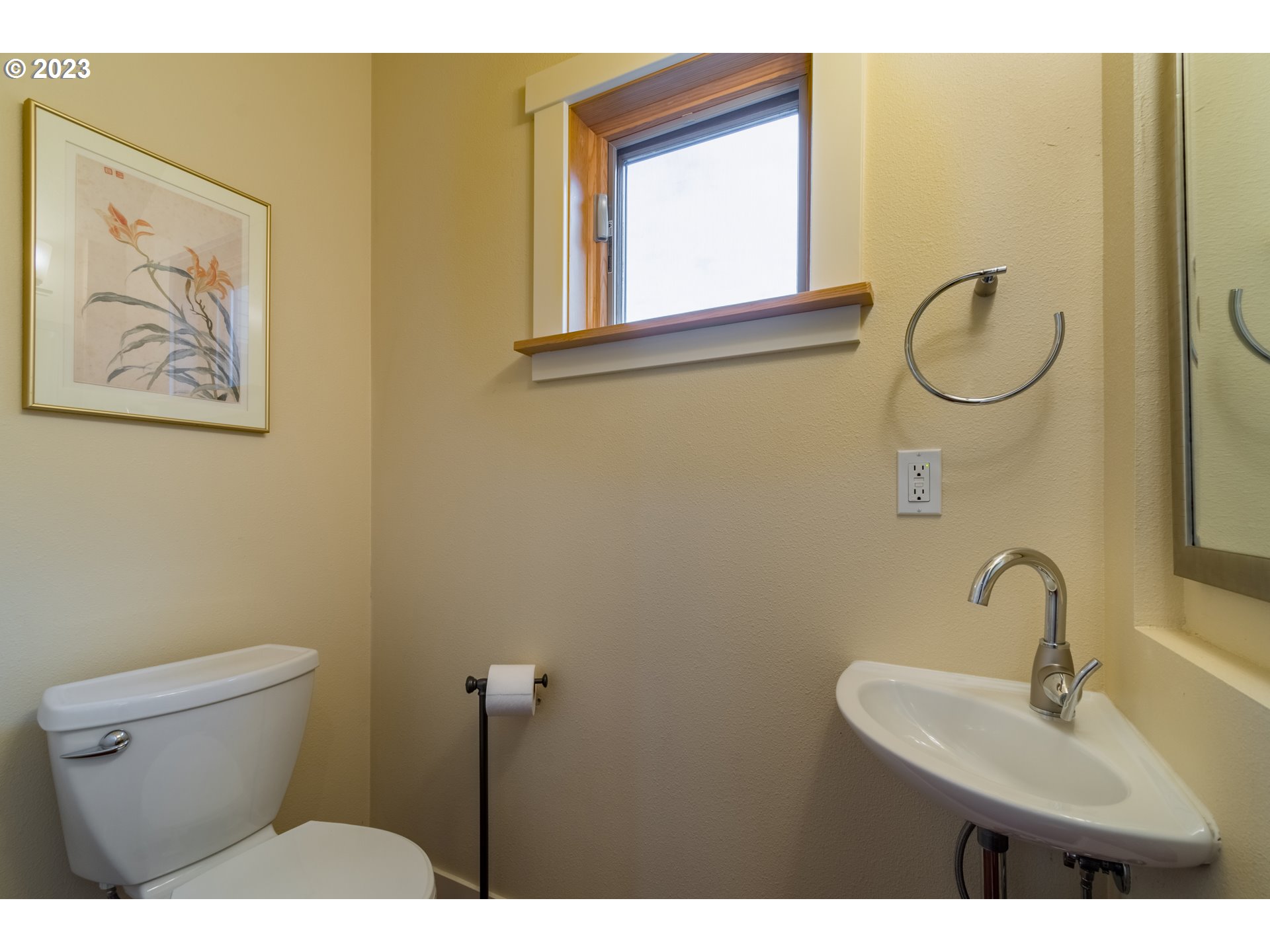 1410 Perdue Loop Eugene, OR 97401 - Photo 12 of 32 a bathroom with a toilet sink and mirror